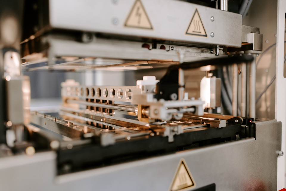 Supported by the Defence Technology Exploitation Programme (DTEP) through UK Defence Innovation, Filtronic has developed high-power plastic packaging for Gallium Nitride (GaN) semiconductor